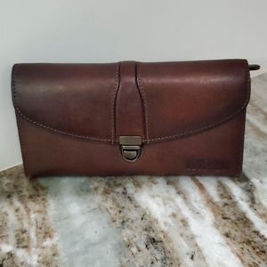 Leteulo leather wallet preowned great condition
